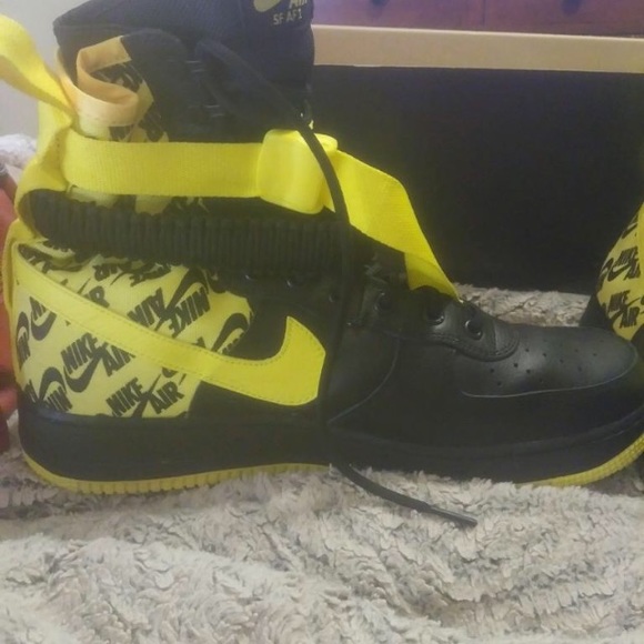 Nike - Picture 1 of 3